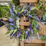 Wianek na drzwi ze sztucznych kwiatów z lawendą 60cm