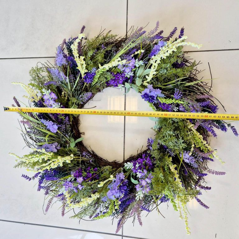 Wianek na drzwi ze sztucznych kwiatów z lawendą 60cm