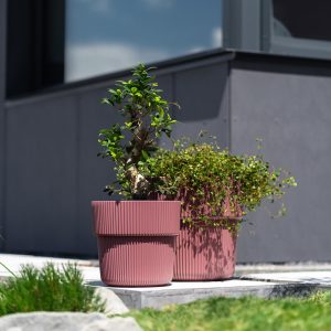 Doniczka plastikowa "Z kołnierzem" prążkowana zielona