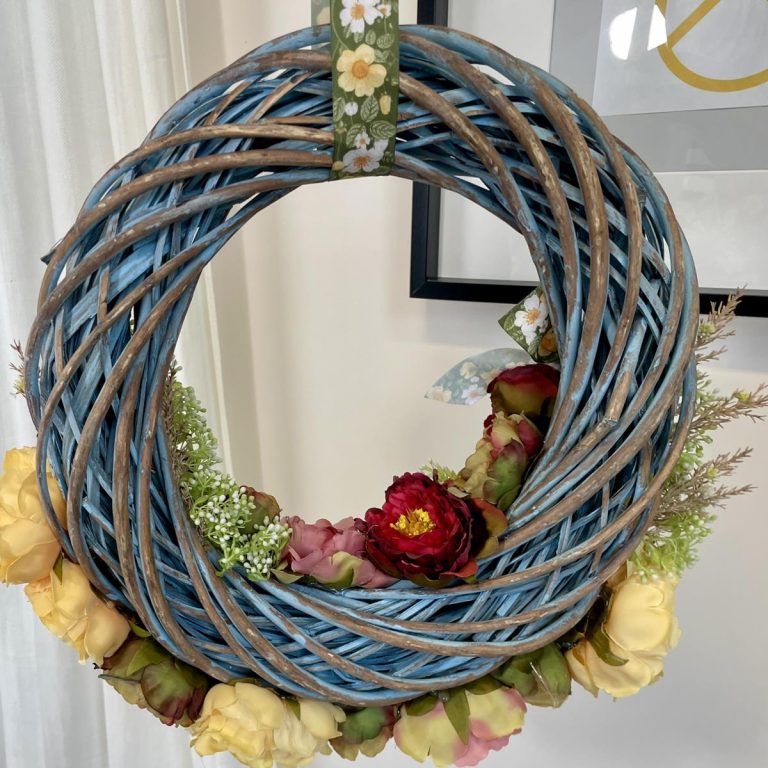 Wianek wiosenny ze sztucznych kwiatów  - 40cm - ręcznie robiony