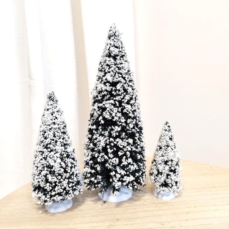 Choinki sztuczne na podstawce mix 12szt