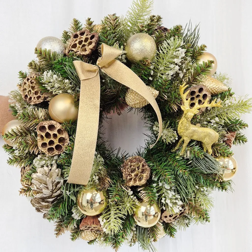 Wianek na drzwi świąteczny bożonarodzeniowy złoty z jeleniem 50cm