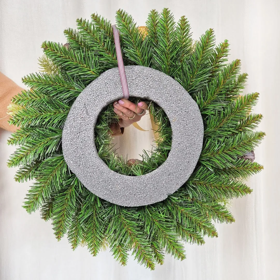 Wianek na drzwi świąteczny bożonarodzeniowy złoty z jeleniem 50cm