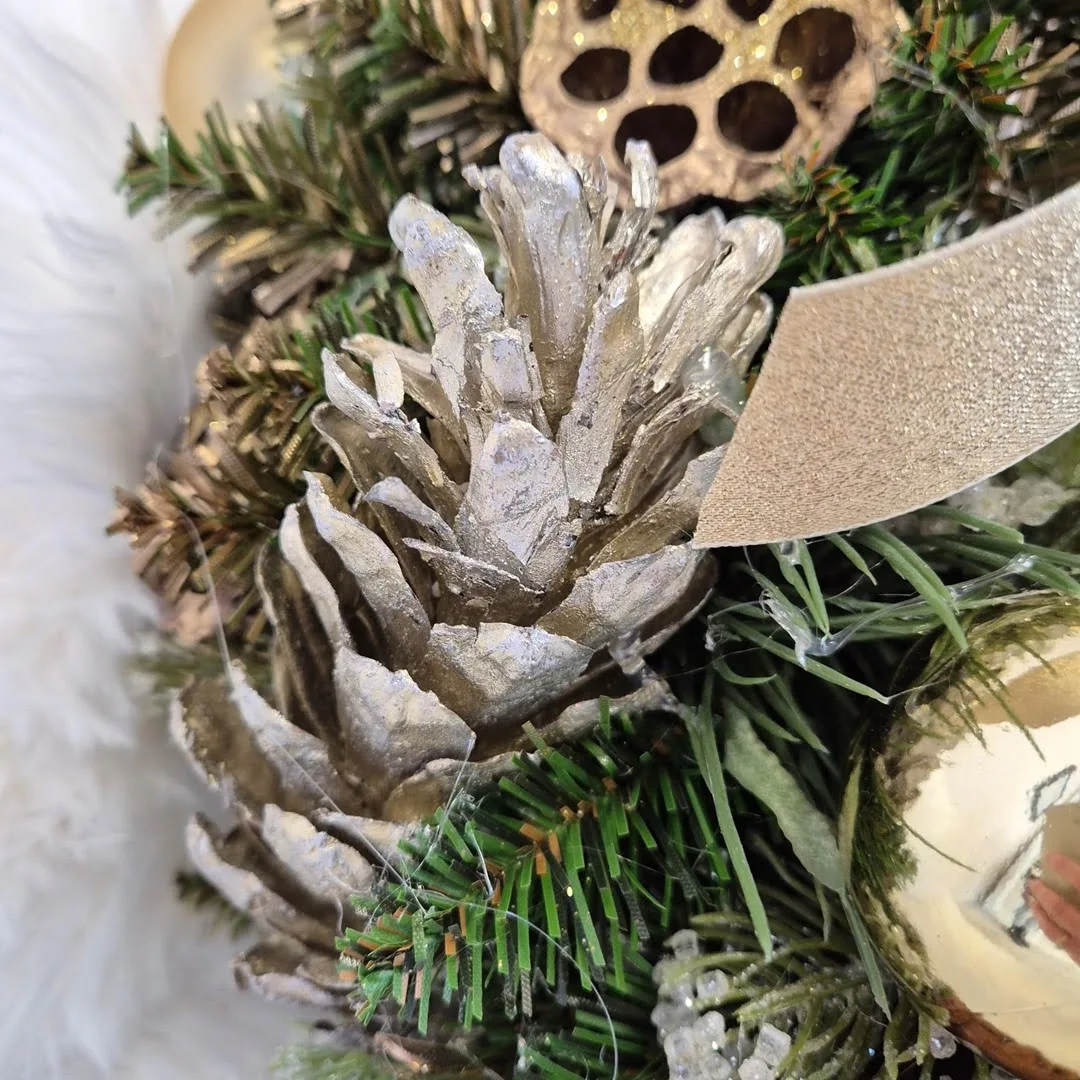 Wianek na drzwi świąteczny bożonarodzeniowy złoty z jeleniem 50cm