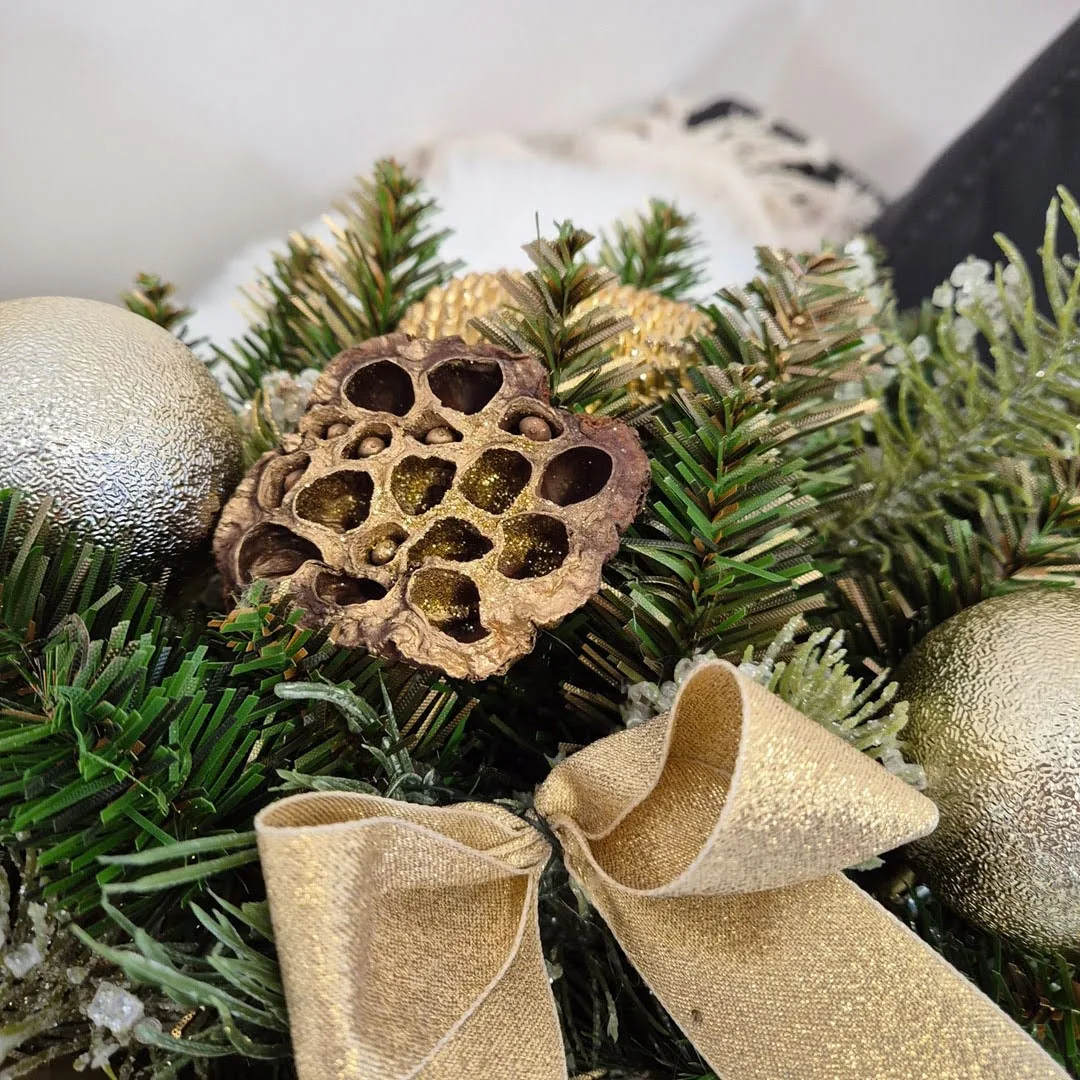 Wianek na drzwi świąteczny bożonarodzeniowy złoty z jeleniem 50cm