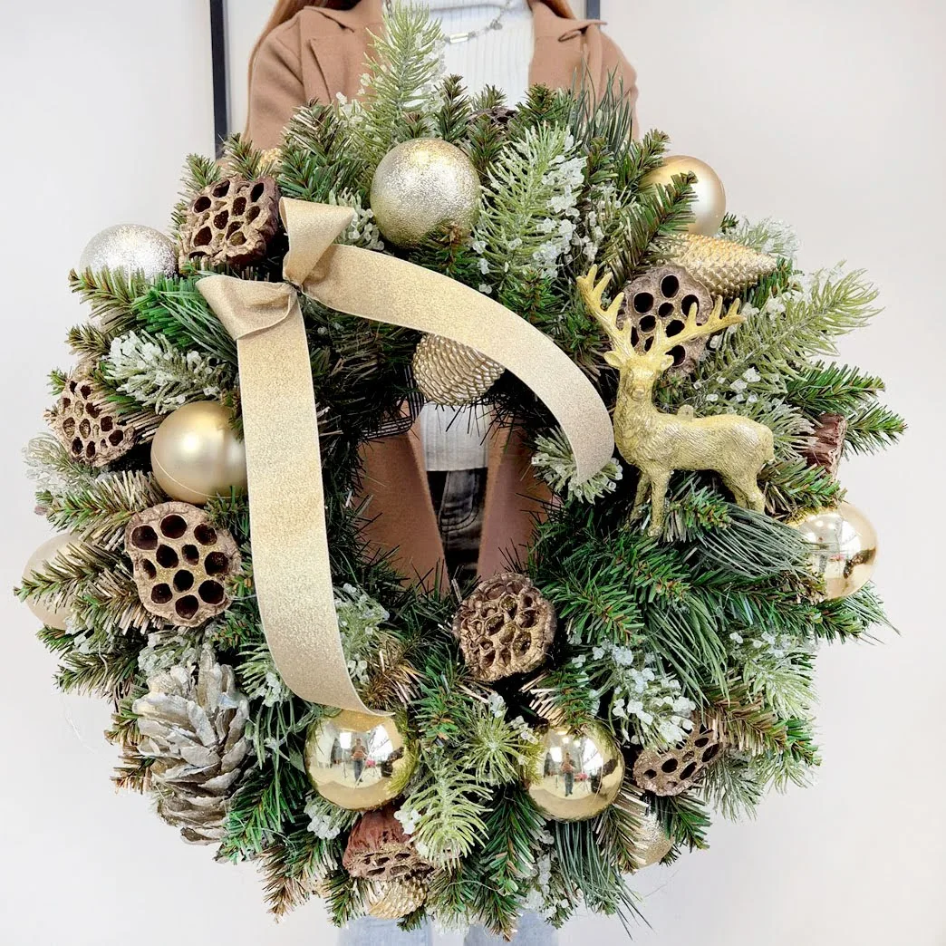 Wianek na drzwi świąteczny bożonarodzeniowy złoty z jeleniem 50cm