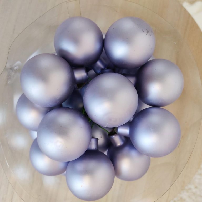 Bombki, jasny fiolet 6 pęczków po 6 szt