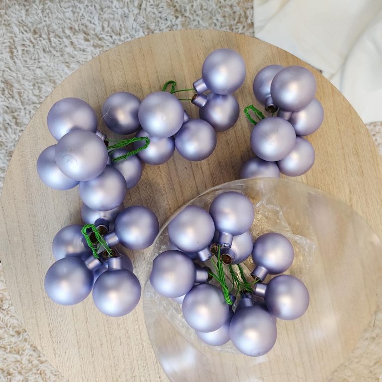 Bombki, jasny fiolet 6 pęczków po 6 szt