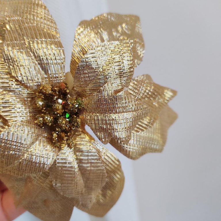 Poinsecja, gwiazda betlejemska na klipsie