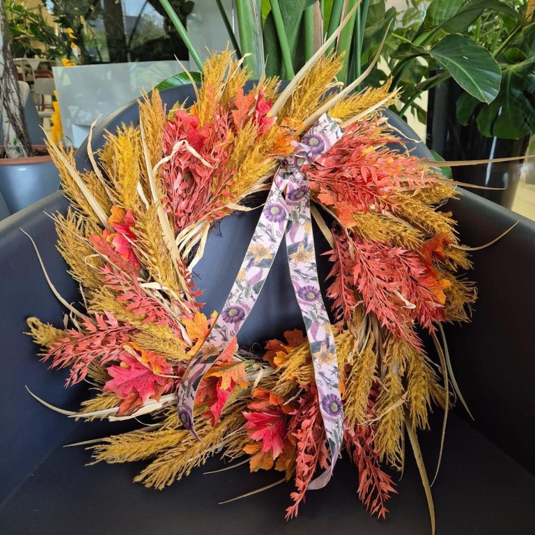 Wianek na drzwi jesienny ze sztucznych liści 50cm