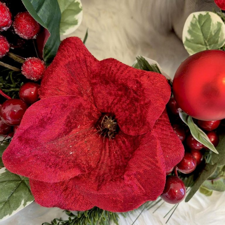 Wianek na drzwi świąteczny bożonarodzeniowy czerwone  kwiaty sztuczny 50cm