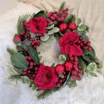 Wianek na drzwi świąteczny bożonarodzeniowy czerwone  kwiaty sztuczny 50cm