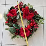Wianek na drzwi świąteczny bożonarodzeniowy czerwone  kwiaty sztuczny 50cm
