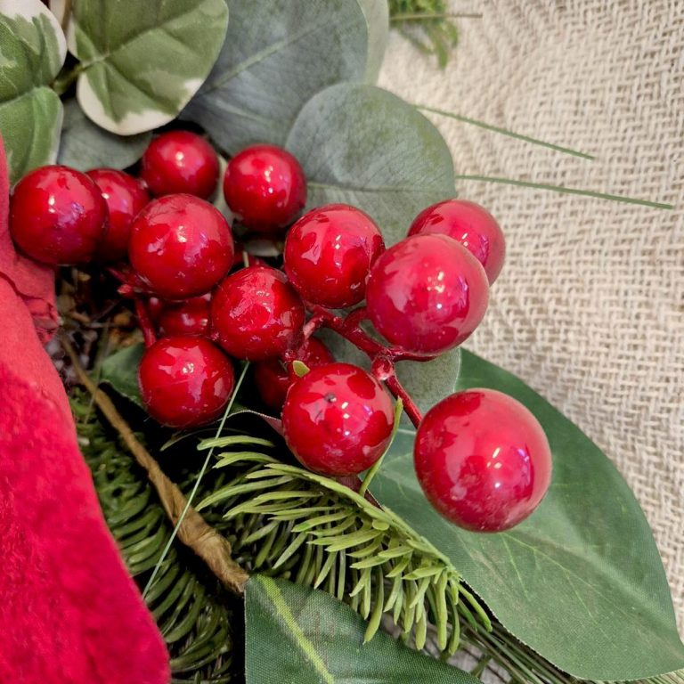 Wianek na drzwi świąteczny bożonarodzeniowy czerwone  kwiaty sztuczny 50cm