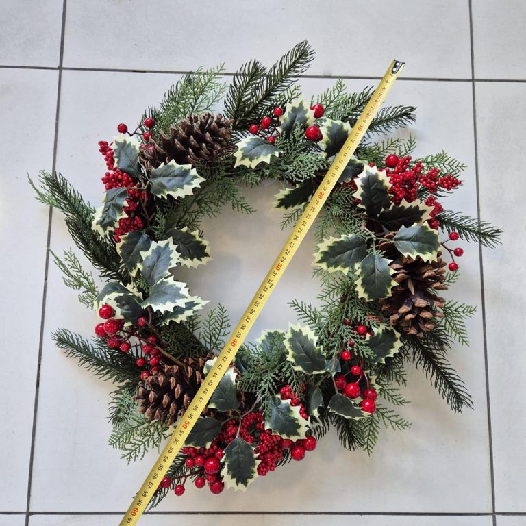 Wianek na drzwi z ilexem sztuczny 55cm