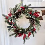 Wianek na drzwi z ilexem sztuczny 55cm