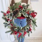 Wianek na drzwi z ilexem sztuczny 55cm