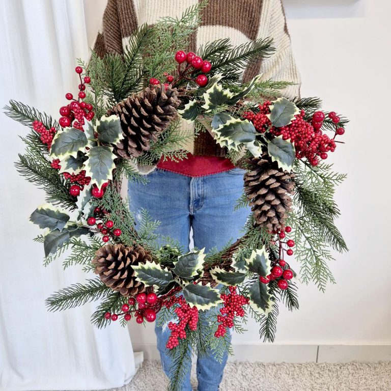 Wianek na drzwi z ilexem sztuczny 55cm