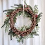 Wianek na drzwi z ilexem sztuczny 55cm