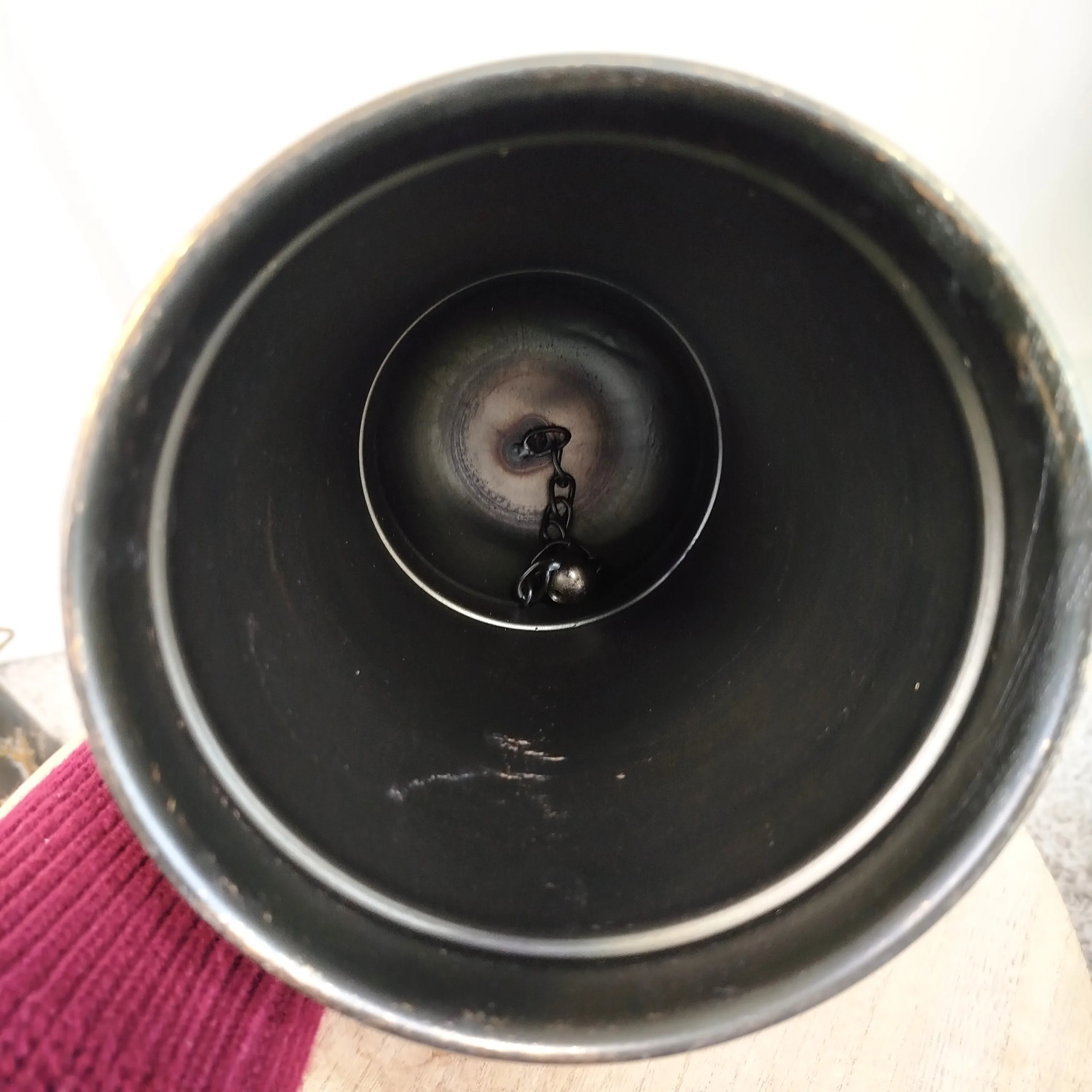 Metalowy świąteczny dzwon - złota ozdoba na drzwi 24cm