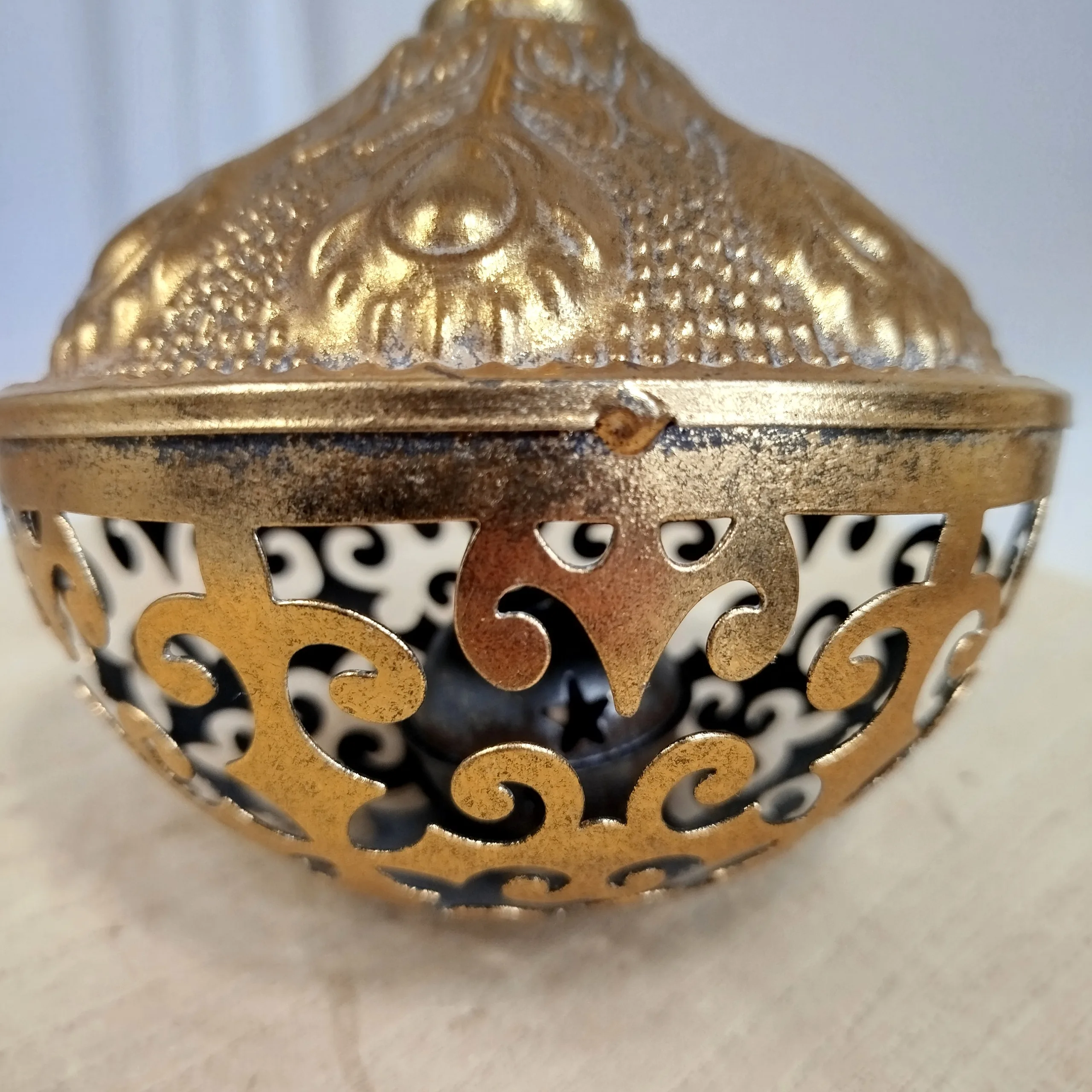 Dzwon metalowy złoty okrągły - ozdoba na drzwi 18cm