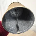 Dzwon metalowy złoty - ozdoba na drzwi 22cm