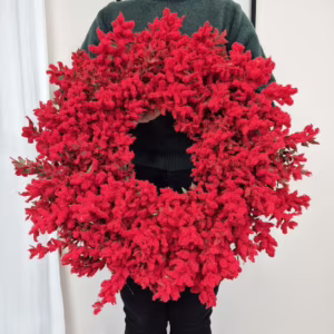 Wianek na drzwi świąteczny bożonarodzeniowy z czerwonych oprószonych gałązek 50cm