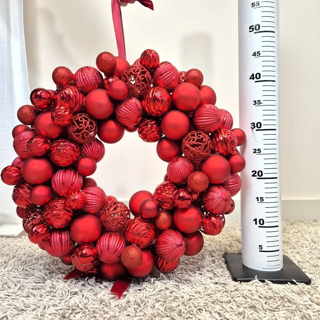 Wianek na drzwi świąteczny bożonarodzeniowy z czerwonymi bombkami 45cm