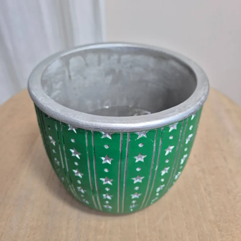 Osłonka na doniczkę ceramiczna zielona świąteczna w srebrne gwiazdki 12cm