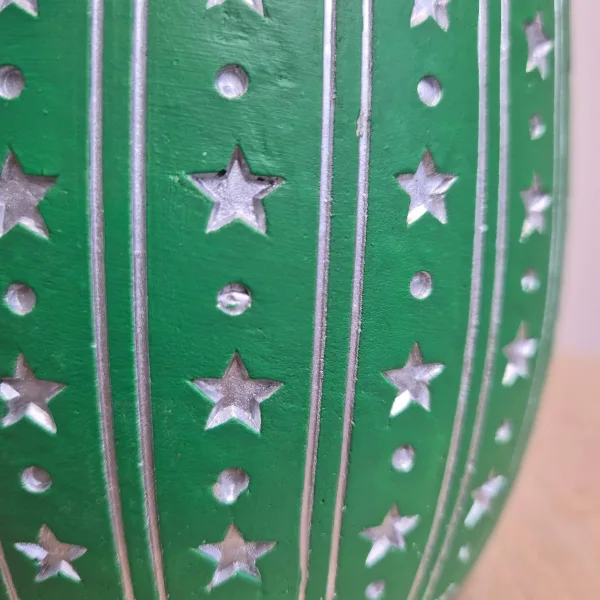 Osłonka na doniczkę ceramiczna zielona świąteczna w srebrne gwiazdki 12cm