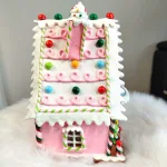 Świecący kolorowy domek piernikowy, cukierkowa chatka 26cm