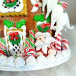 Świecący kolorowy cukierkowy domek chatka 26cm