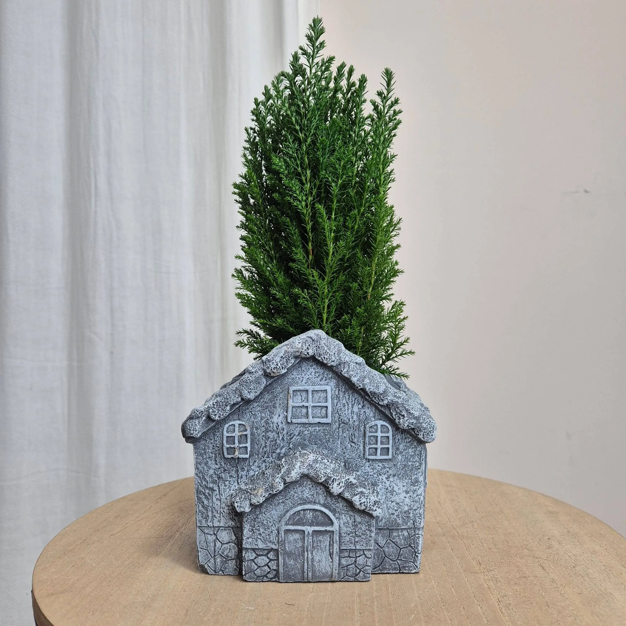 Osłonka na doniczkę betonowa szara w kształcie domku 12,5x7cm