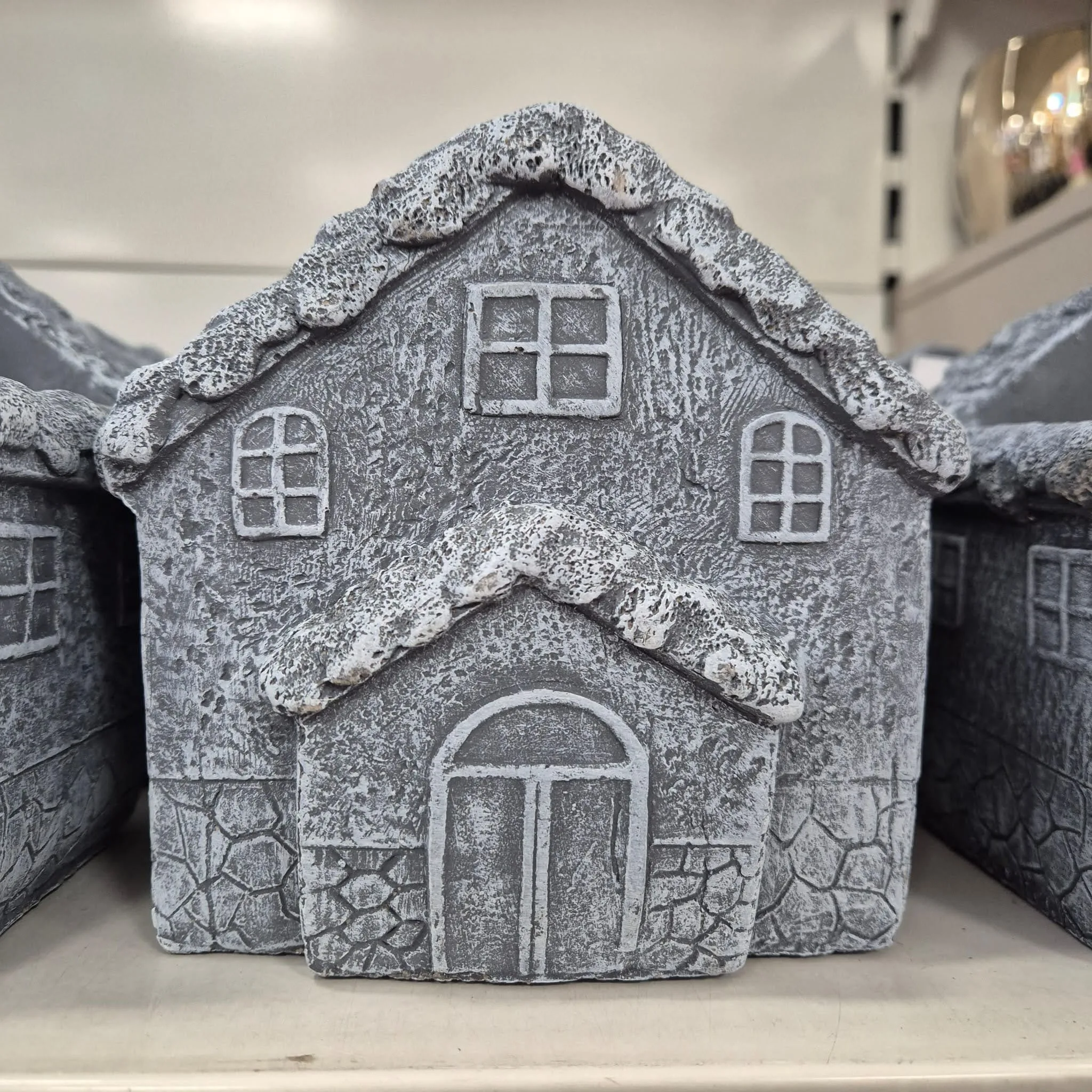 Osłonka na doniczkę betonowa szara w kształcie domku 12,5x7cm