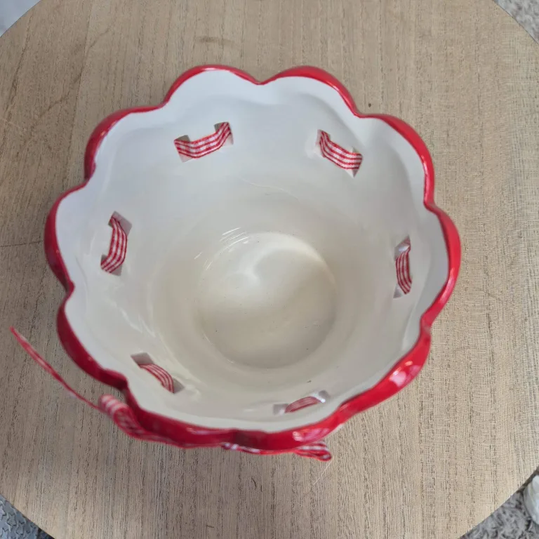 Osłonka na doniczkę ceramiczna biało-czerwona świąteczna z reniferem 11cm