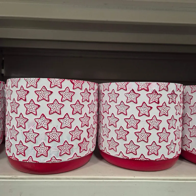 Osłonka na doniczkę ceramiczna biała świąteczna w czerwone gwiazdki 12cm