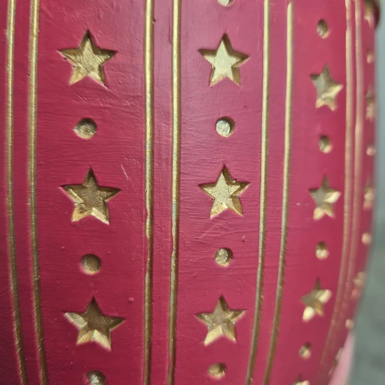 Osłonka na doniczkę ceramiczna czerwona świąteczna w złote gwiazdki 12cm