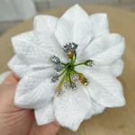 Poinsecja, gwiazda betlejemska biała na klipsie 2szt