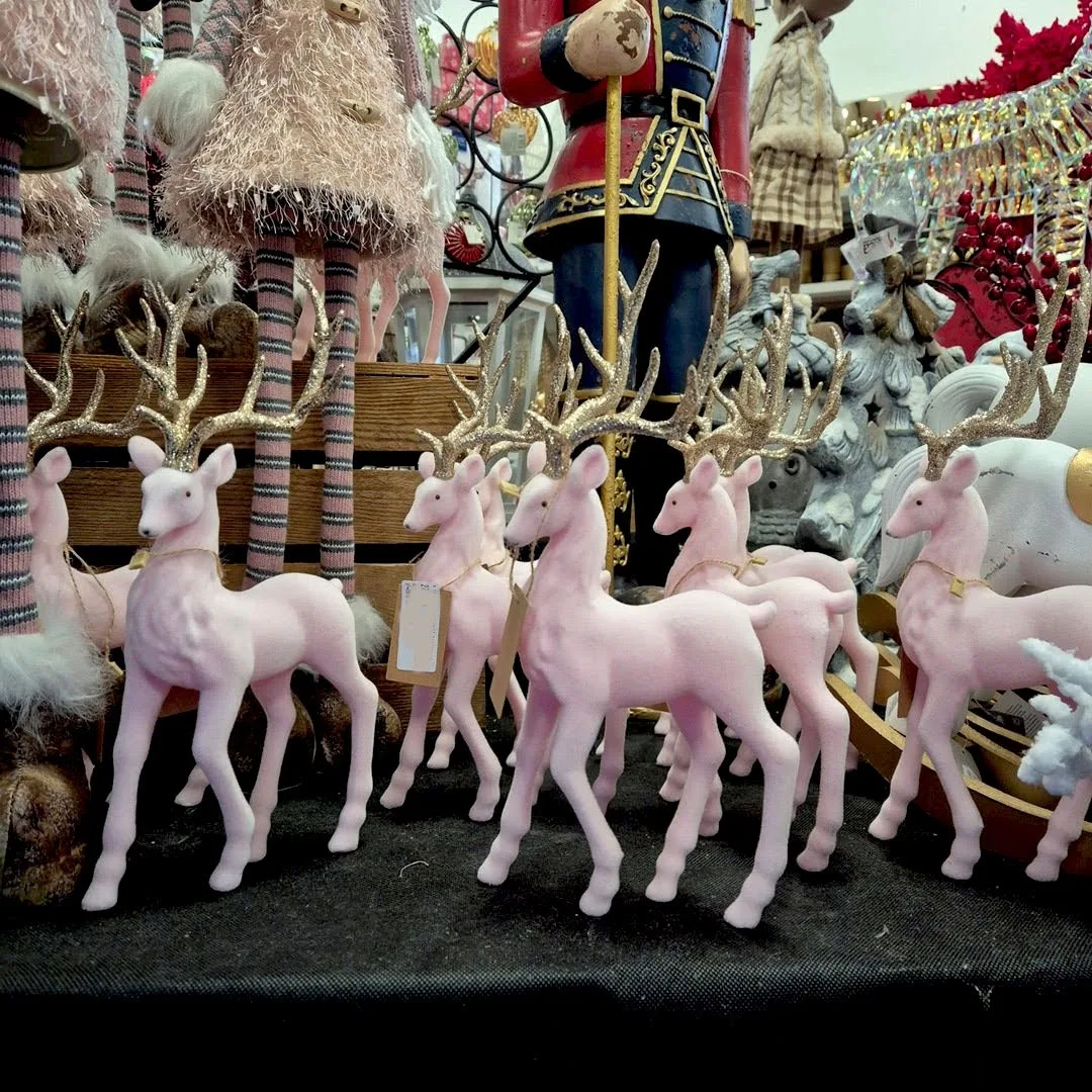 Renifer jeleń welurowa figurka świąteczna różowa 32cm