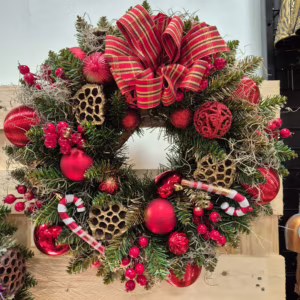 Wianek na drzwi świąteczny bożonarodzeniowy sztuczny z lotosem 50cm