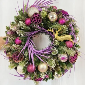 Wianek na drzwi świąteczny bożonarodzeniowy sztuczny fioletowy z jeleniem 50cm