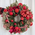 Wianek na drzwi świąteczny bożonarodzeniowy sztuczny z lotosem 50cm