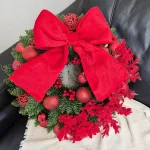 Wianek na drzwi świąteczny bożonarodzeniowy sztuczny z kokardą 50cm