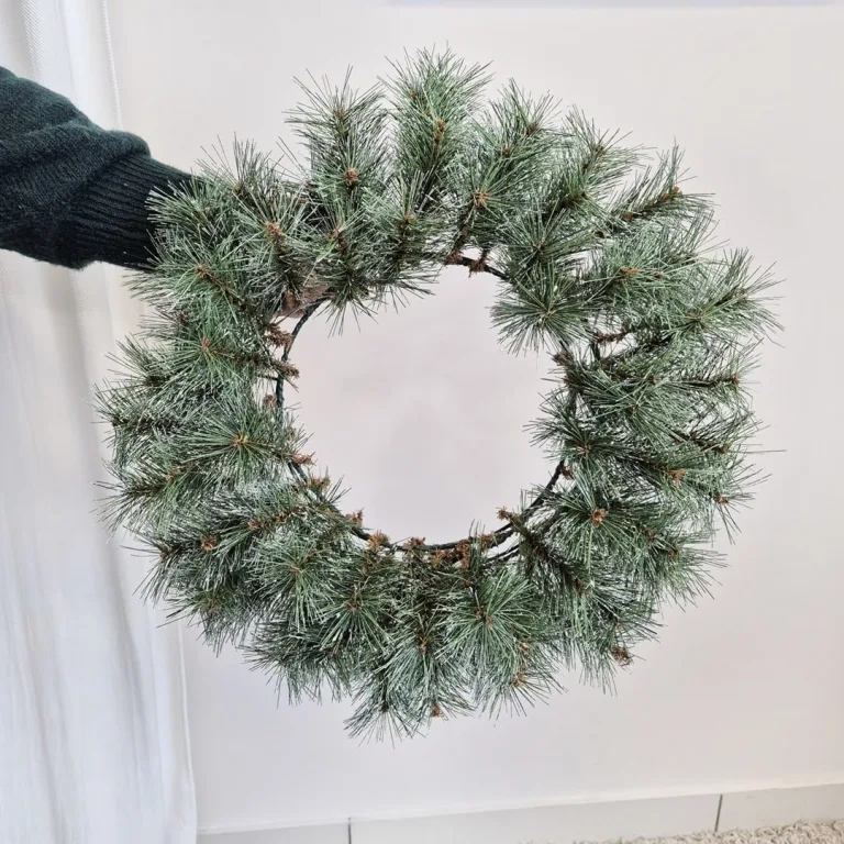 Wianek na drzwi świąteczny zimowy z gałązek jodły sztuczny 50cm