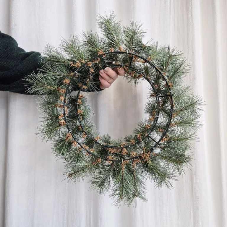 Wianek na drzwi świąteczny zimowy z gałązek jodły sztuczny 50cm