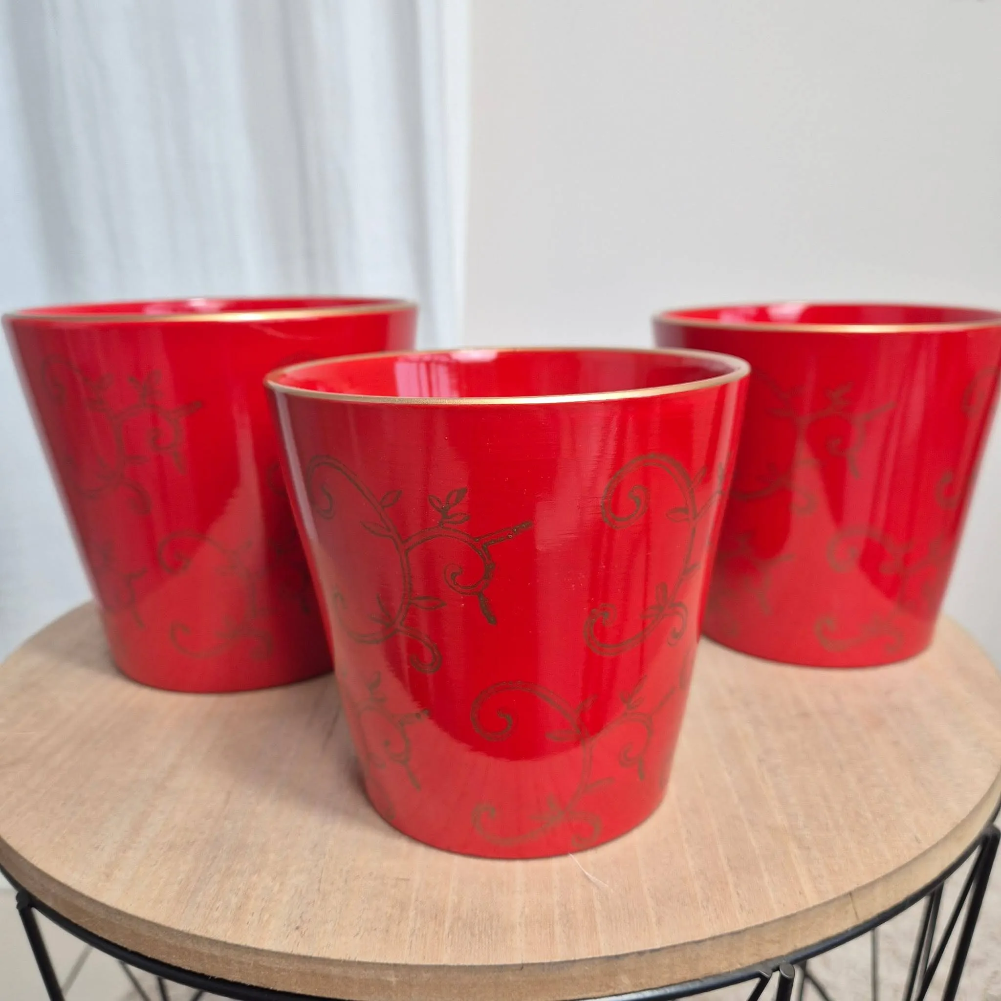 Osłonka ceramiczna czerwona ze złotym połysk