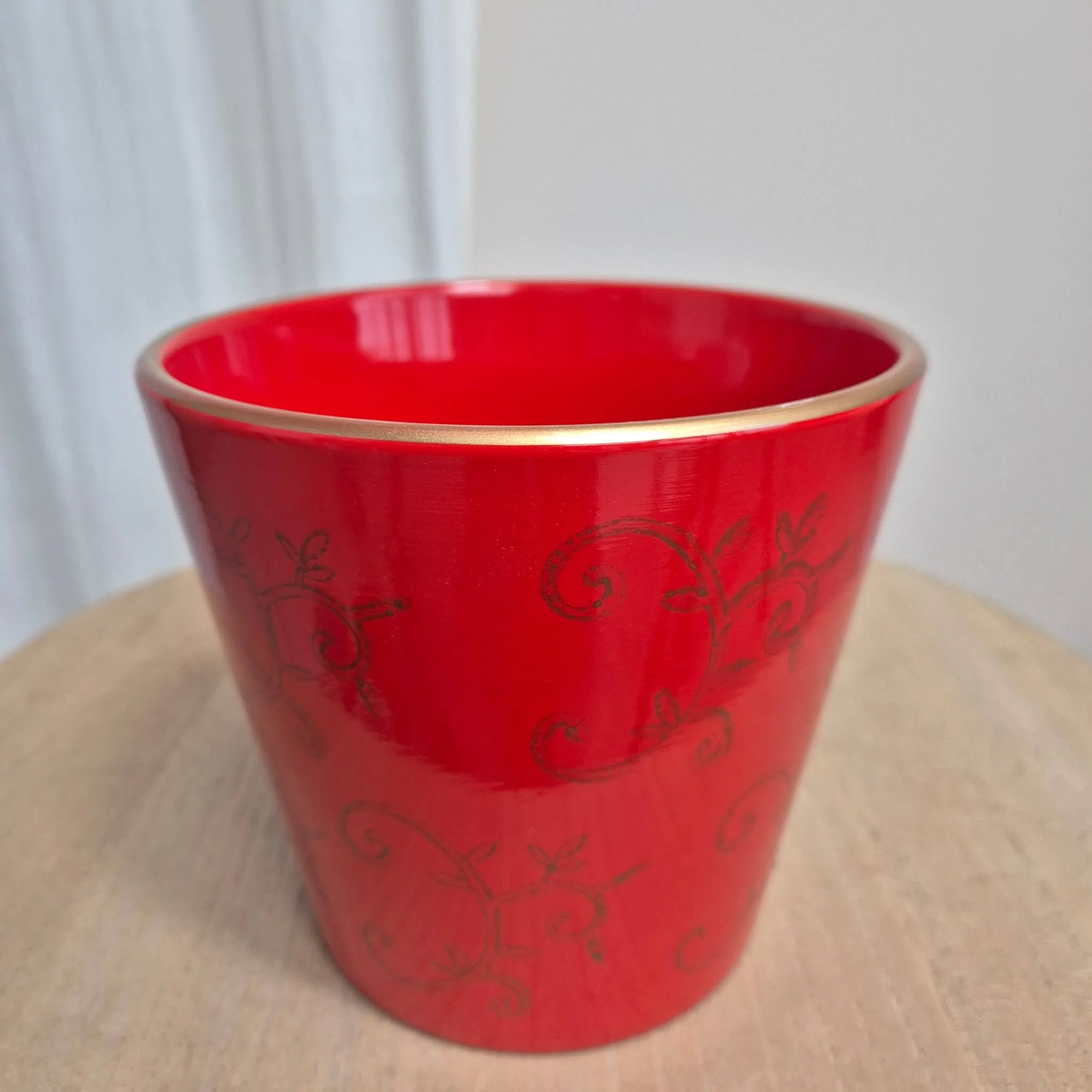 Osłonka ceramiczna czerwona ze złotym połysk