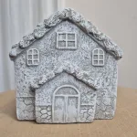 Osłonka na doniczkę betonowa beżowa w kształcie domku 12,5x7cm