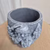 Osłonka na doniczkę betonowa z Mikołajem i choinkami 12cm