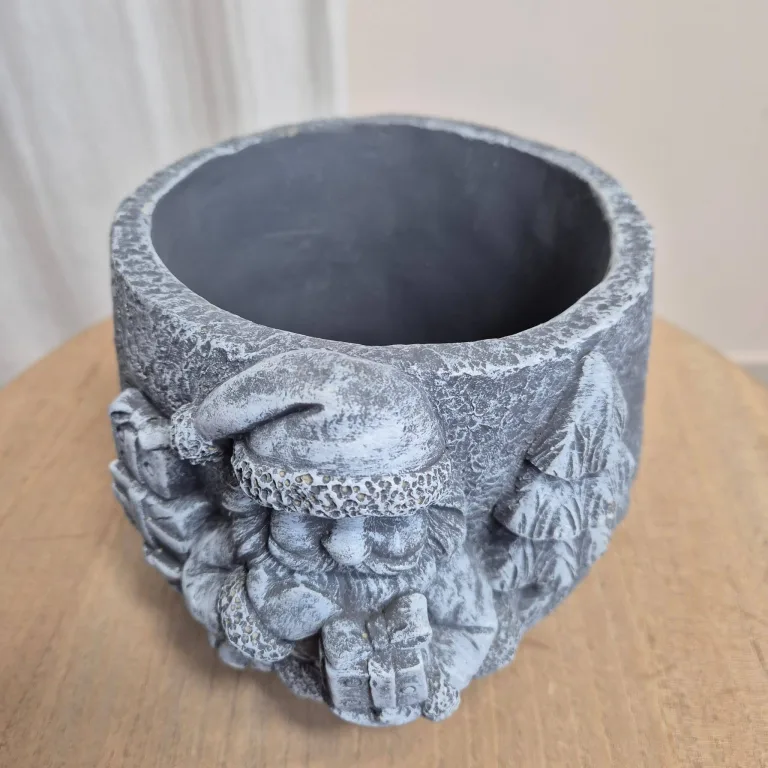 Osłonka na doniczkę betonowa z Mikołajem i choinkami 12cm